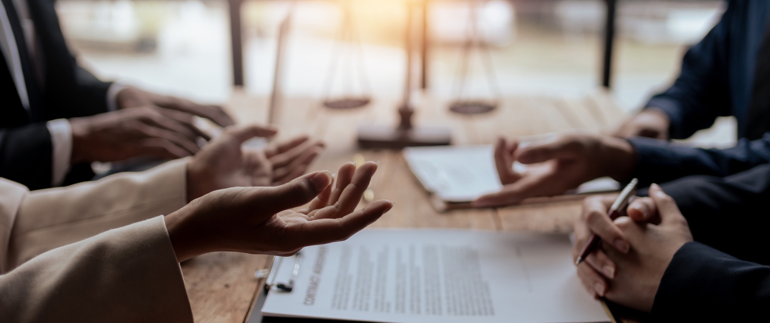 Legal execution department makes an appointment with the customer to sign a mediation agreement to pay the debt. Lawyer discuss the contract document. Treaty of the law. Sign a contract business.